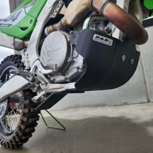Black Bash Plate with Linkage Guard – Protective engine bash plate with integrated linkage guard for off-road motorcycles.